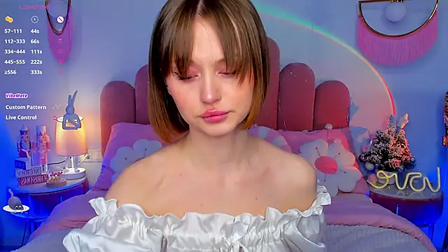 Snapshot of MaryLew chatting on 12.16.25 MaryLew online show from 12.16.25