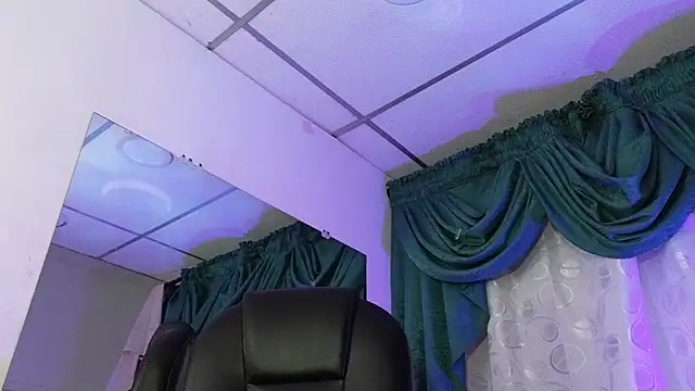 Snapshot of Stuart_Boy_ chatting on 12.24.24 Stuart Boy online show from 12.24.24
