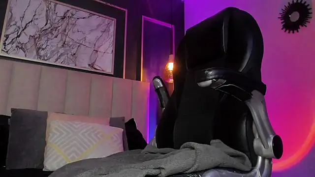 Snapshot of Violetta_Nur chatting on 12.31.24 Violetta Nur online show from 12.31.24