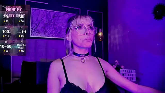 Snapshot of Violetta_Nur chatting on 01.26.25 Violetta Nur online show from 01.26.25