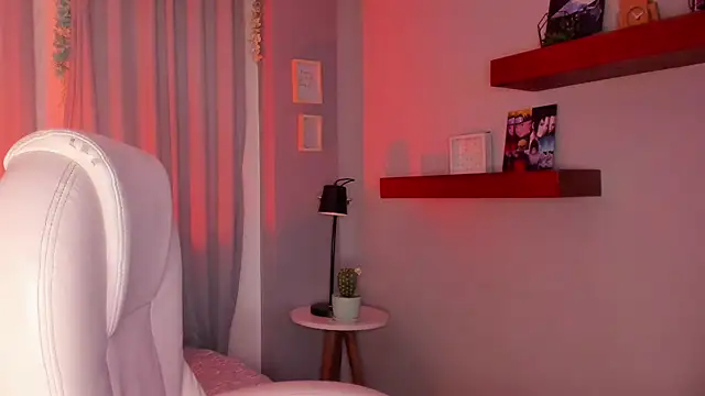 Snapshot of Violetta_Nur chatting on 02.12.25 Violetta Nur online show from 02.12.25