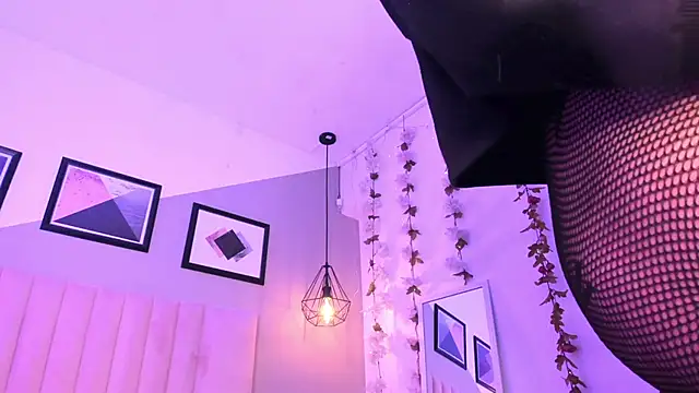 Snapshot of Violetta_Nur chatting on 09.09.25 Violetta Nur online show from 09.09.25