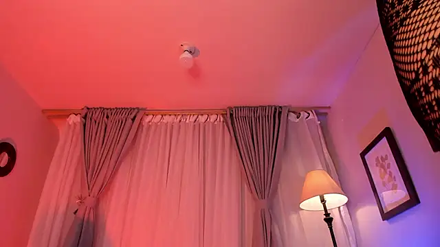 Snapshot of Violetta_Nur chatting on 10.10.25 Violetta Nur online show from 10.10.25