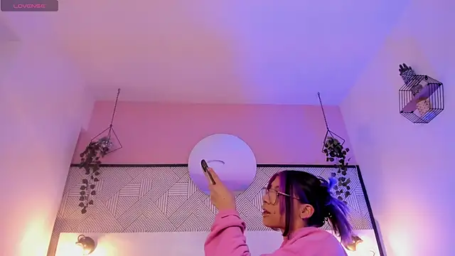 Snapshot of Violetta_Nur chatting on 10.19.25 Violetta Nur online show from 10.19.25