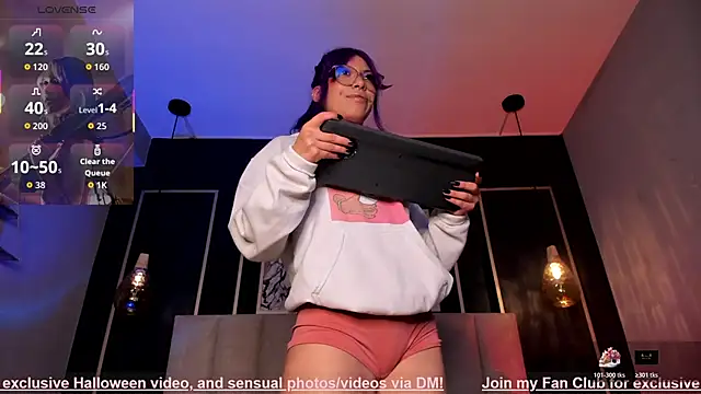 Snapshot of Violetta_Nur chatting on 10.23.25 Violetta Nur online show from 10.23.25