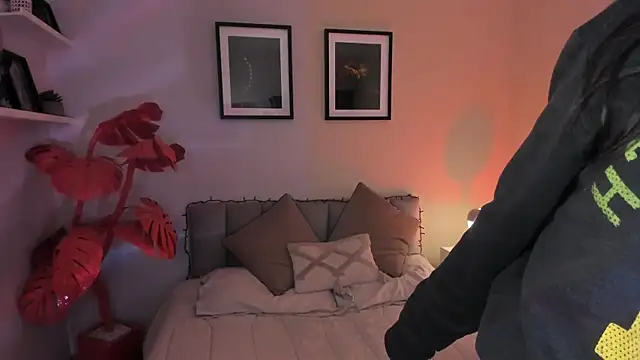 Snapshot of Violetta_Nur chatting on 02.11.26 Violetta Nur online show from 02.11.26