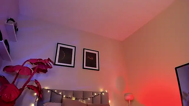 Snapshot of Violetta_Nur chatting on 02.25.26 Violetta Nur online show from 02.25.26