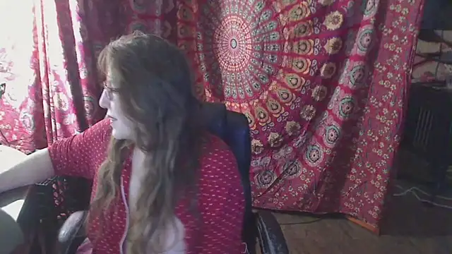 Snapshot of Ireallysquirt chatting on 12.21.25 Ireallysquirt online show from 12.21.25