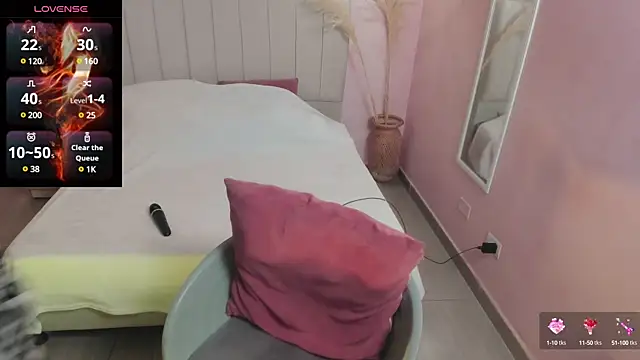 tiffani  love online show from 01.18.25