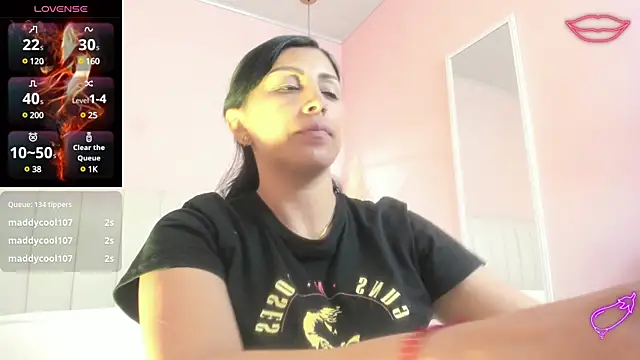 tiffani  love online show from 01.30.25