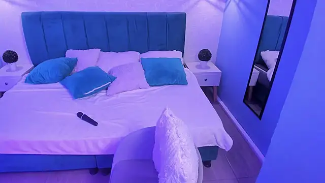 tiffani  love online show from 02.13.25