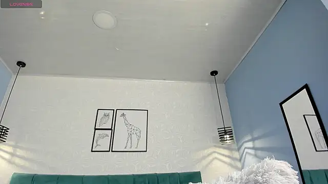 tiffani  love online show from 02.24.25