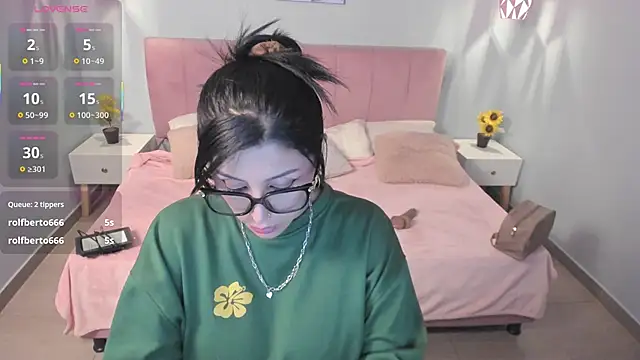 tiffani  love online show from 03.22.25