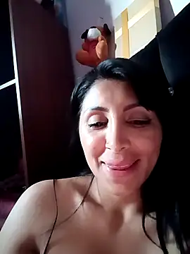 tiffani  love online show from 10.20.25