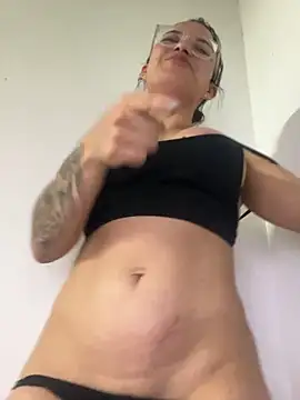 Snapshot of lulu_kis chatting on 09.26.25 lulu kis online show from 09.26.25