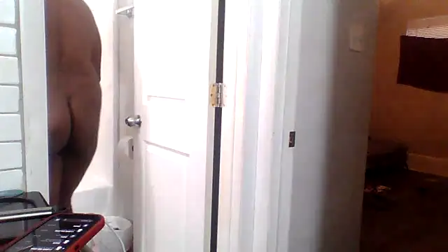 Snapshot of bigdick5157 chatting on 11.05.25 bigdick5157 online show from 11.05.25