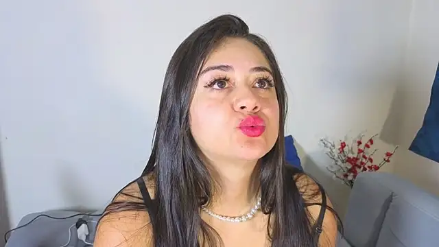 nahomi sweett online show from 04.01.26