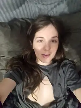 Snapshot of oxitocindi chatting on 10.18.25 oxitocindi online show from 10.18.25