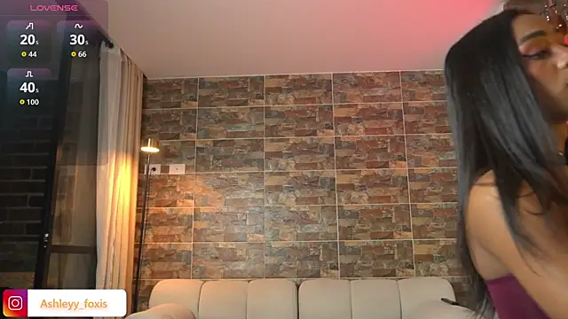 Ashleey Fox online show from 11.22.25