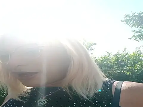 Snapshot of Candy-love87 chatting on 10.31.25 Candy-love87 online show from 10.31.25