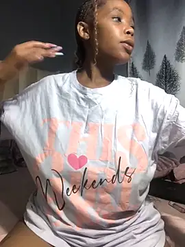 Snapshot of Nicole_Liam_ chatting on 11.05.25 Nicole Liam online show from 11.05.25