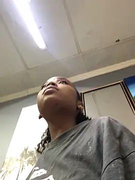 Snapshot of Nicole_Liam_ chatting on 12.03.25 Nicole Liam online show from 12.03.25