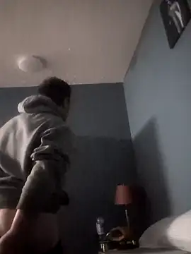 Snapshot of jonnyjenner chatting on 10.10.25 jonnyjenner online show from 10.10.25