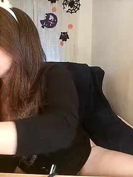 Kimiechanuwu online show from 10.28.25