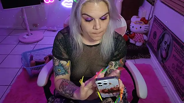 Snapshot of CherryBombBomb chatting on 01.30.25 CherryBombBomb online show from 01.30.25