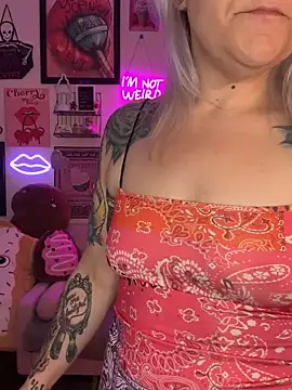 Snapshot of CherryBombBomb chatting on 02.16.25 CherryBombBomb online show from 02.16.25