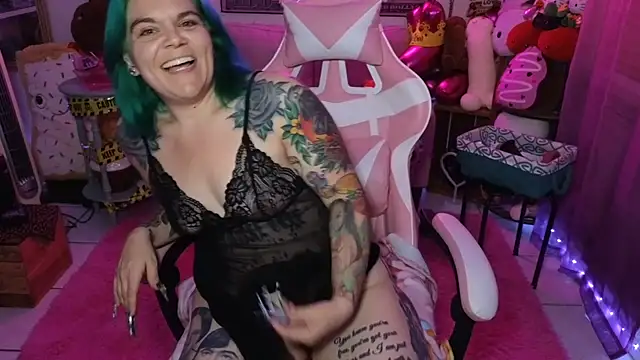 Snapshot of CherryBombBomb chatting on 09.28.25 CherryBombBomb online show from 09.28.25