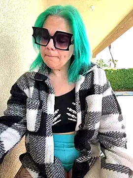 Snapshot of CherryBombBomb chatting on 10.15.25 CherryBombBomb online show from 10.15.25