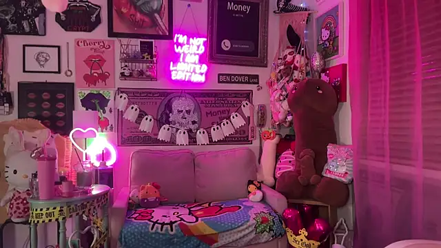 Snapshot of CherryBombBomb chatting on 10.29.25 CherryBombBomb online show from 10.29.25