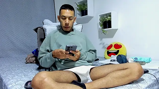 Snapshot of Aronxxs chatting on 02.11.25 Aronxxs online show from 02.11.25