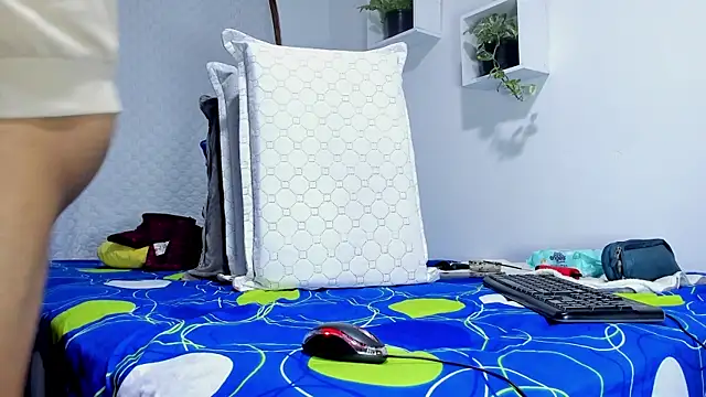 Snapshot of Aronxxs chatting on 03.22.25 Aronxxs online show from 03.22.25