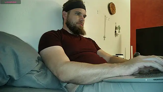 Snapshot of dikdowndaddy chatting on 12.16.25 dikdowndaddy online show from 12.16.25