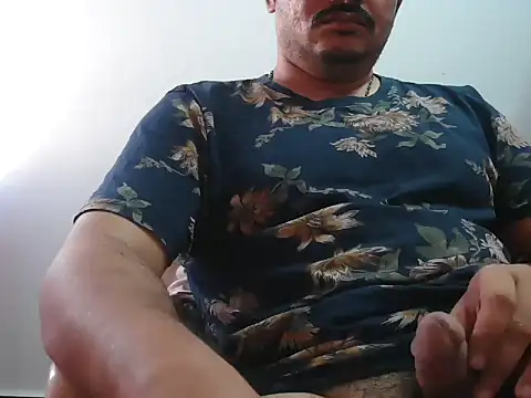 Snapshot of naughtymike0007 chatting on 04.21.26 naughtymike0007 online show from 04.21.26