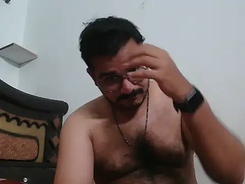 Snapshot of naughtymike0007 chatting on 04.28.26 naughtymike0007 online show from 04.28.26