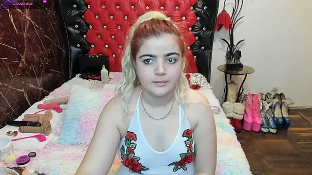 Snapshot of Anasunshine12 chatting on 01.18.25 Anasunshine12 online show from 01.18.25
