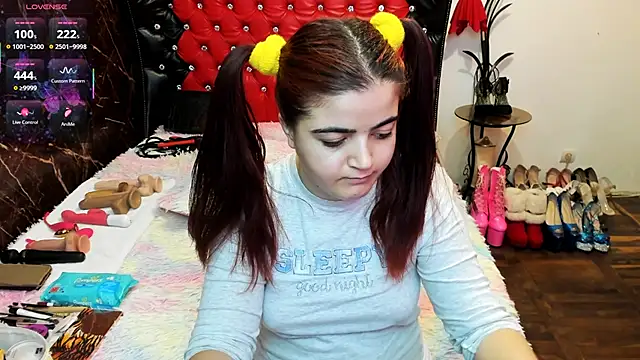 Snapshot of Anasunshine12 chatting on 02.14.25 Anasunshine12 online show from 02.14.25