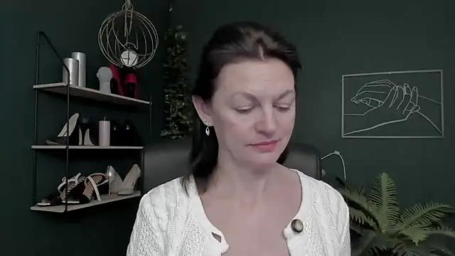 Snapshot of VivianWILD chatting on 12.18.25 VivianWILD online show from 12.18.25