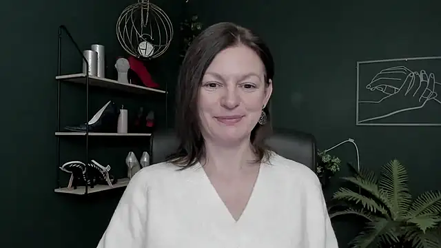 Snapshot of VivianWILD chatting on 02.17.26 VivianWILD online show from 02.17.26