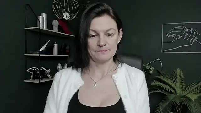 Snapshot of VivianWILD chatting on 02.23.26 VivianWILD online show from 02.23.26