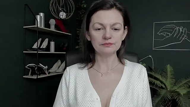 Snapshot of VivianWILD chatting on 02.28.26 VivianWILD online show from 02.28.26