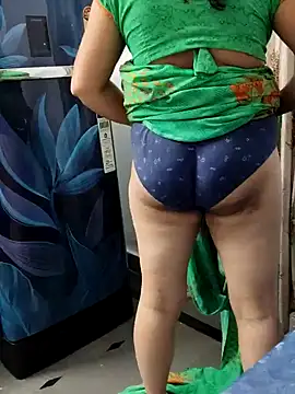 Snapshot of Januhot18 chatting on 12.16.24 Januhot18 online show from 12.16.24