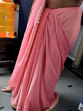 Snapshot of Januhot18 chatting on 12.23.24 Januhot18 online show from 12.23.24