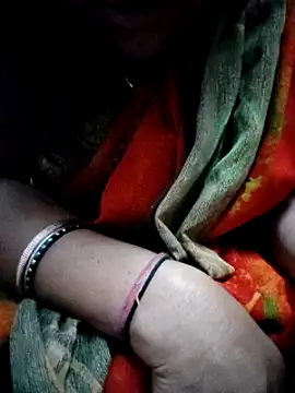 Snapshot of Januhot18 chatting on 01.05.25 Januhot18 online show from 01.05.25