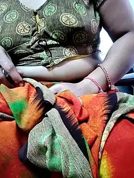 Snapshot of Januhot18 chatting on 02.28.25 Januhot18 online show from 02.28.25