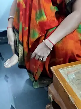 Snapshot of Januhot18 chatting on 02.28.25 Januhot18 online show from 02.28.25