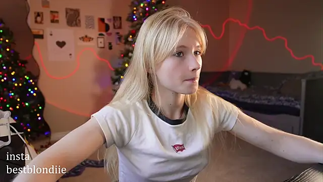 Snapshot of bestblonde chatting on 12.20.24 bestblonde online show from 12.20.24